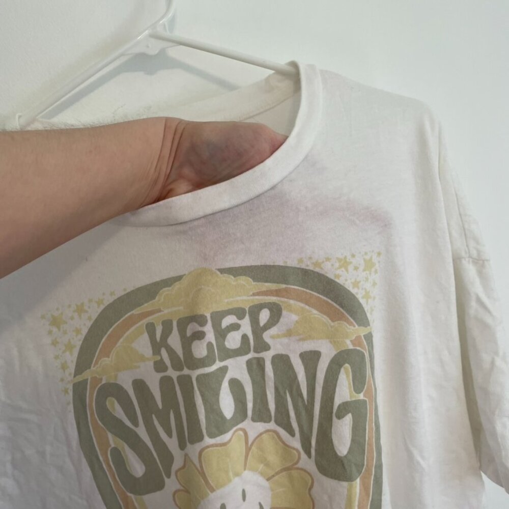 AMERICAN EAGLE Smiley Company Keep Smiling Oversized Graphic Tee White Floral M - Picture 7 of 16